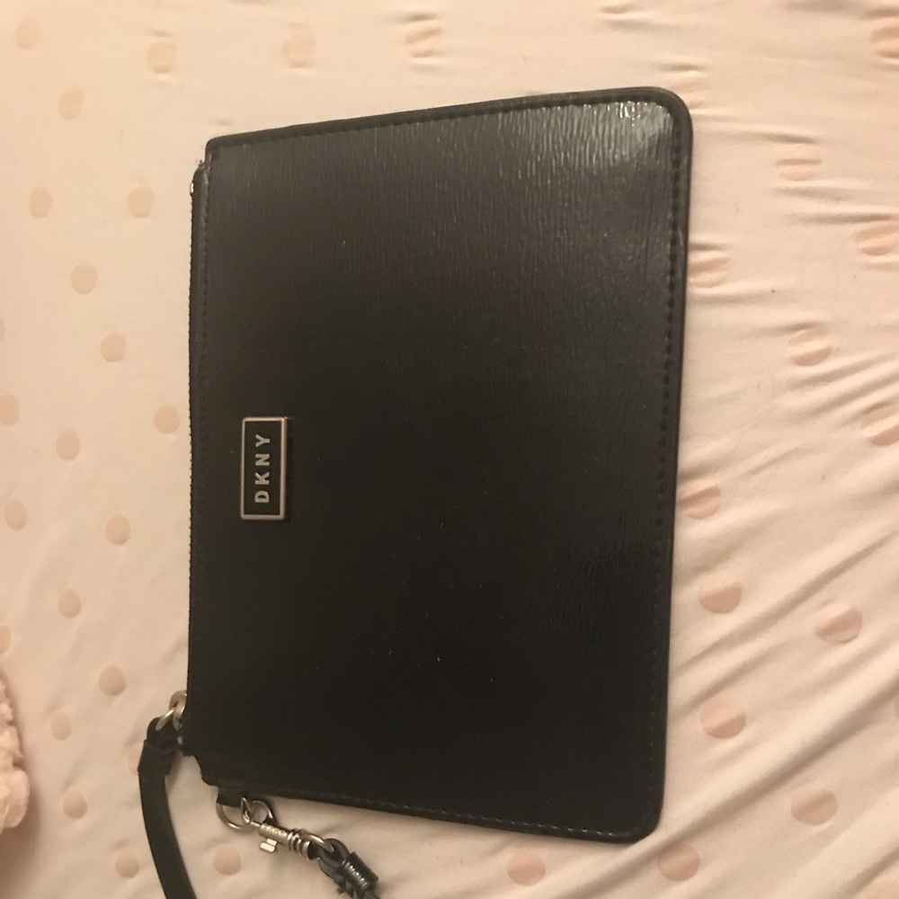 DKNY BLACK WRISTLET WITH SILVER HARDWARE.